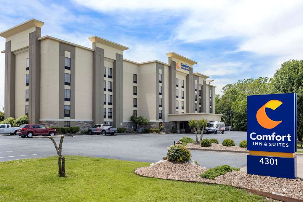 Comfort Inn and Suites Airport