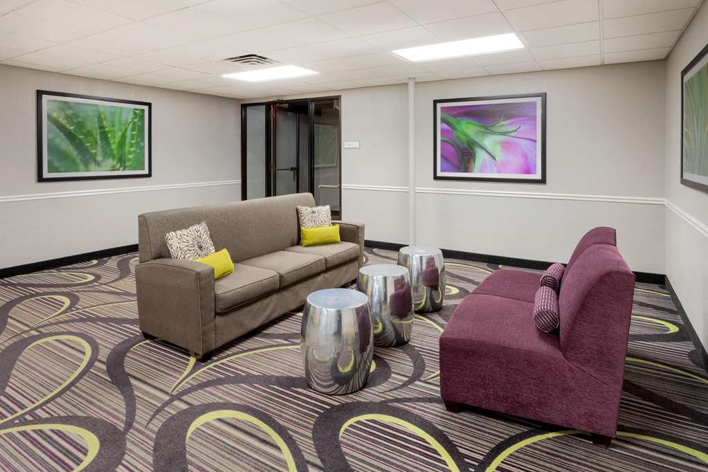 La Quinta Inn & Suites by Wyndham Minneapolis Bloomington W - photo 13