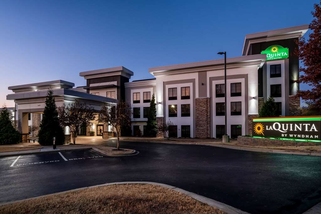 La Quinta Inn & Suites by Wyndham Memphis Wolfchase - photo 5