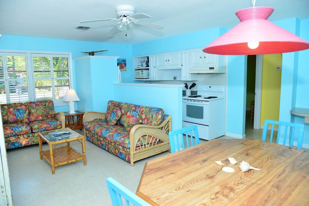 The Palmview and Sandpiper Inns - photo 52