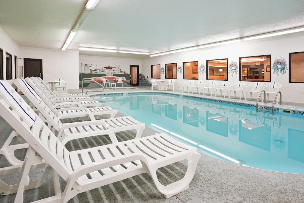 Holiday Inn Express & Suites Alliance by IHG - photo 25