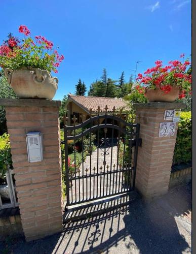 Villa I Parioli — 4-Star Luxury Hotel in Guiglia, Italy