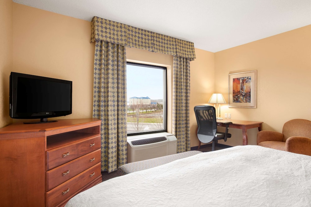 Hampton Inn Geneva - photo 8