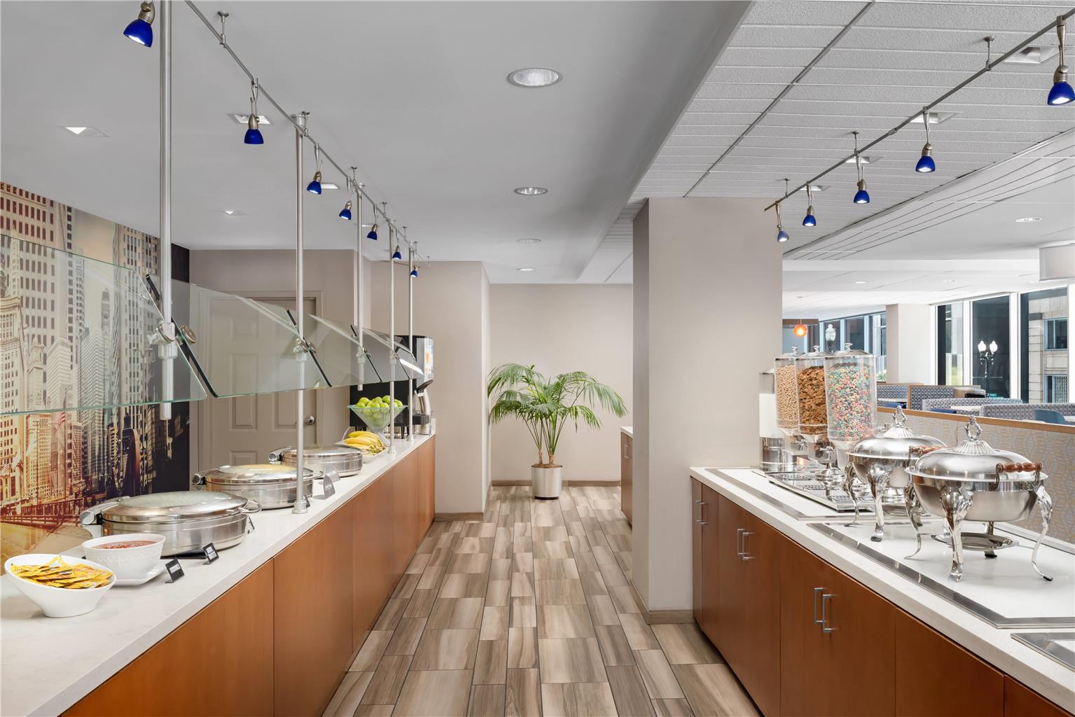 La Quinta Inn & Suites by Wyndham Chicago Downtown - photo 15