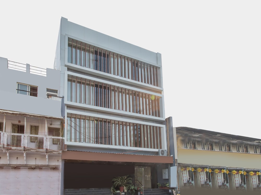 Oyo 10215 Hotel Nandi — hotel in Ujjain