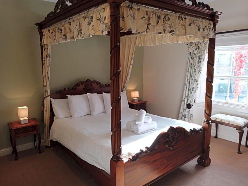 Blue Bell Hotel - carbon neutral hotel in Belford