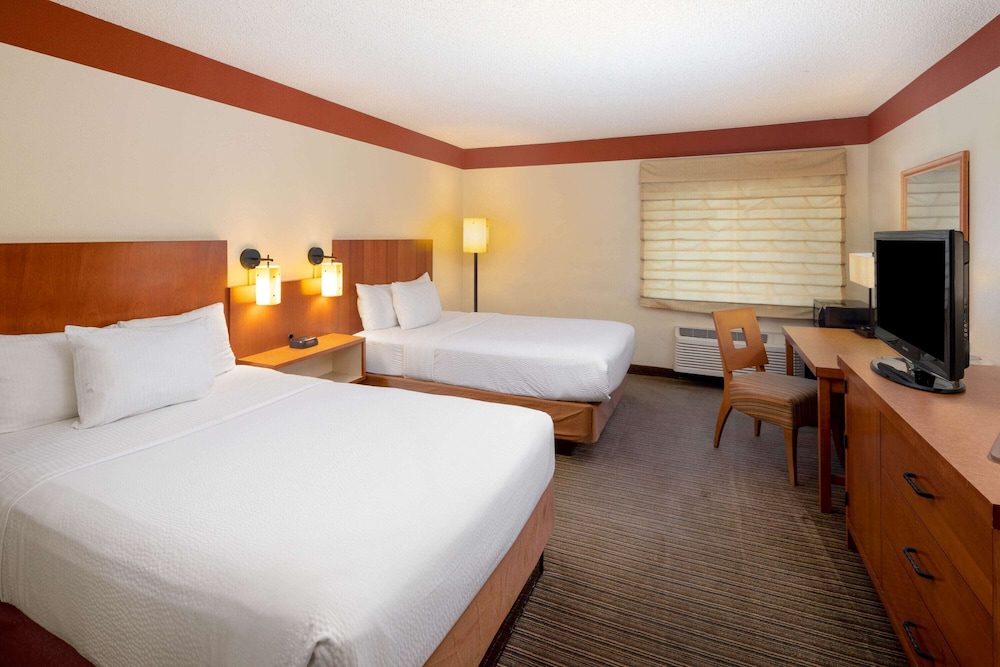Spark by Hilton Savannah Midtown - photo 43