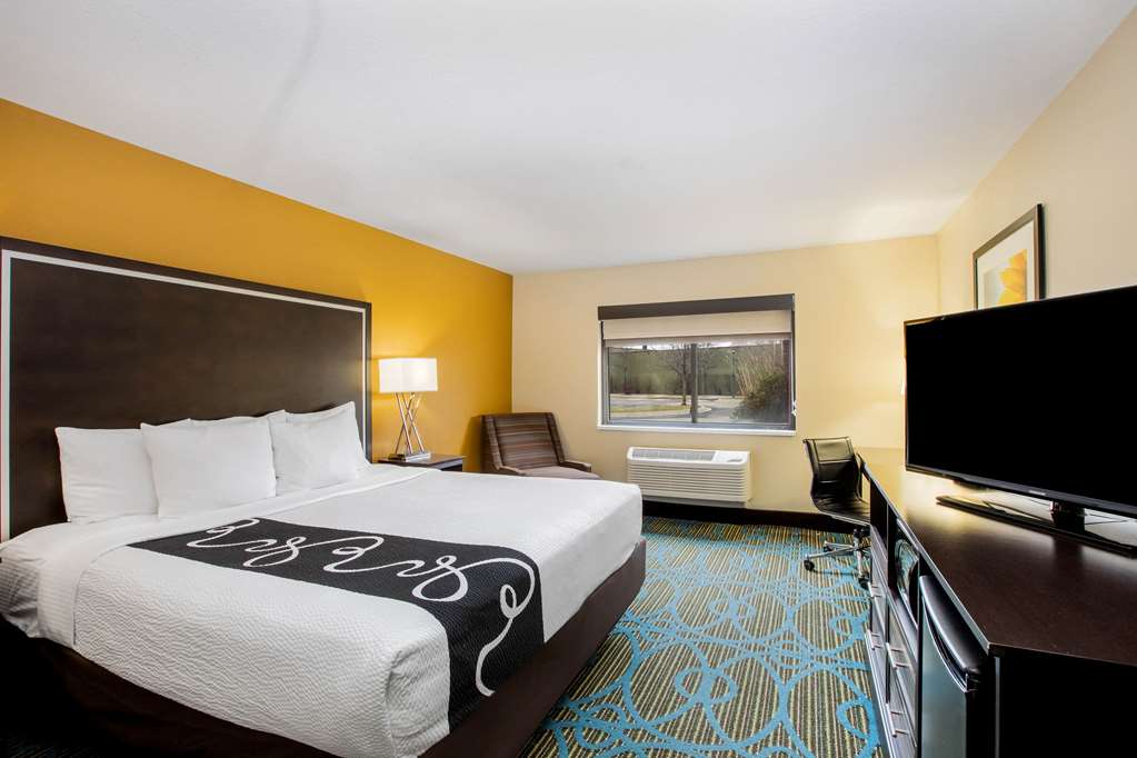 La Quinta Inn & Suites by Wyndham Emporia - photo 15