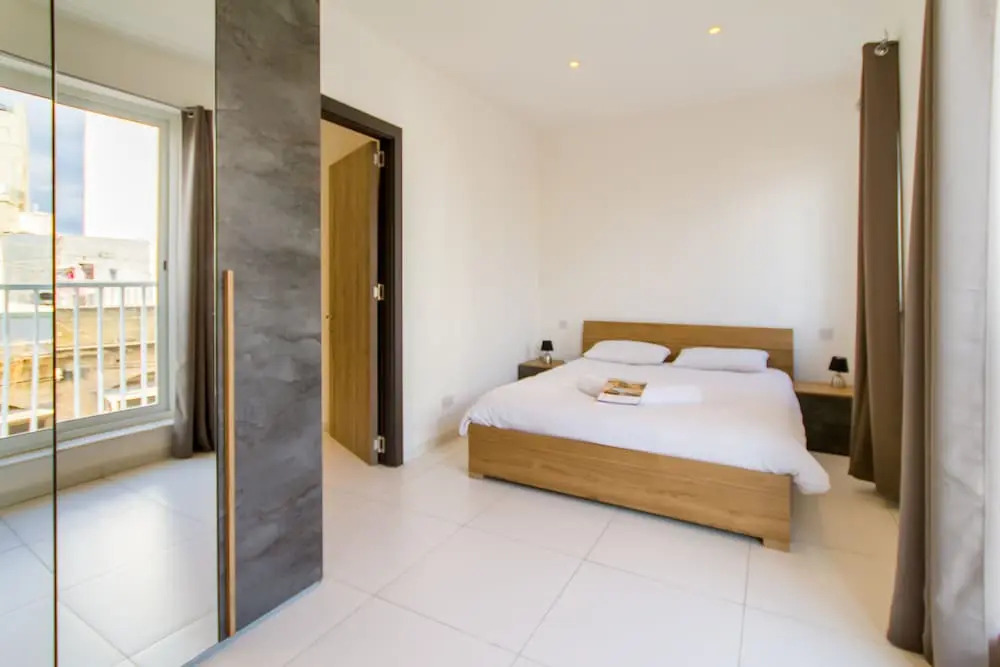 Central 1bdr Apt 50 mts by the Sea Gzira — 4-Star Luxury Hotel in Gzira, Malta
