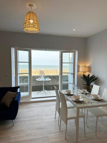 Ocean View Suite Near Hythe On Beach Seafront Private Parking — 4-Star Luxury Hotel in Dymchurch, United Kingdom