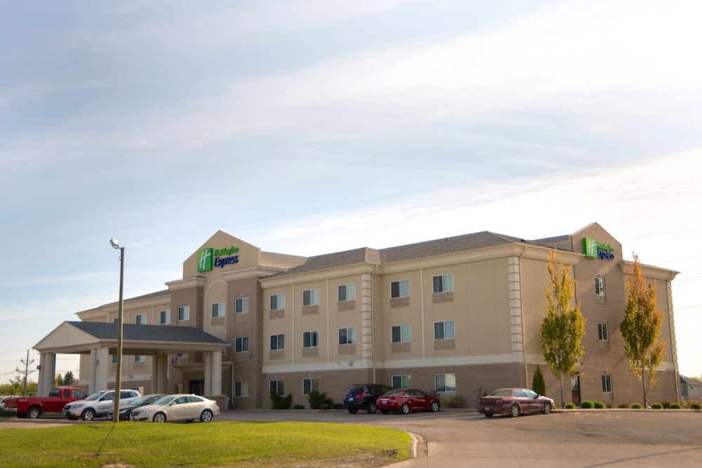 Holiday Inn Express Devils Lake by IHG - photo 44