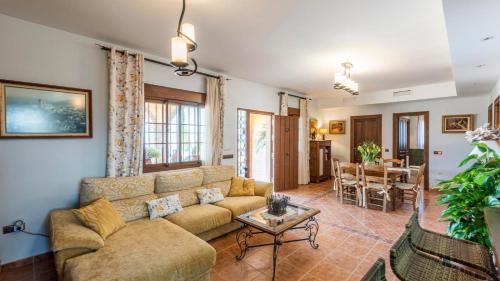 Casa Cuatro Vientos AlmogA a by Ruralidays — 4-Star Luxury Hotel in Almogia, Spain
