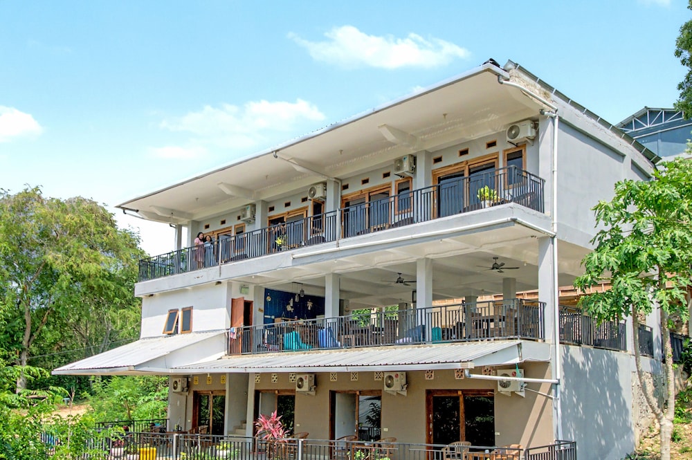 Hotel Bonne Nuit in Labuan Bajo, Indonesia