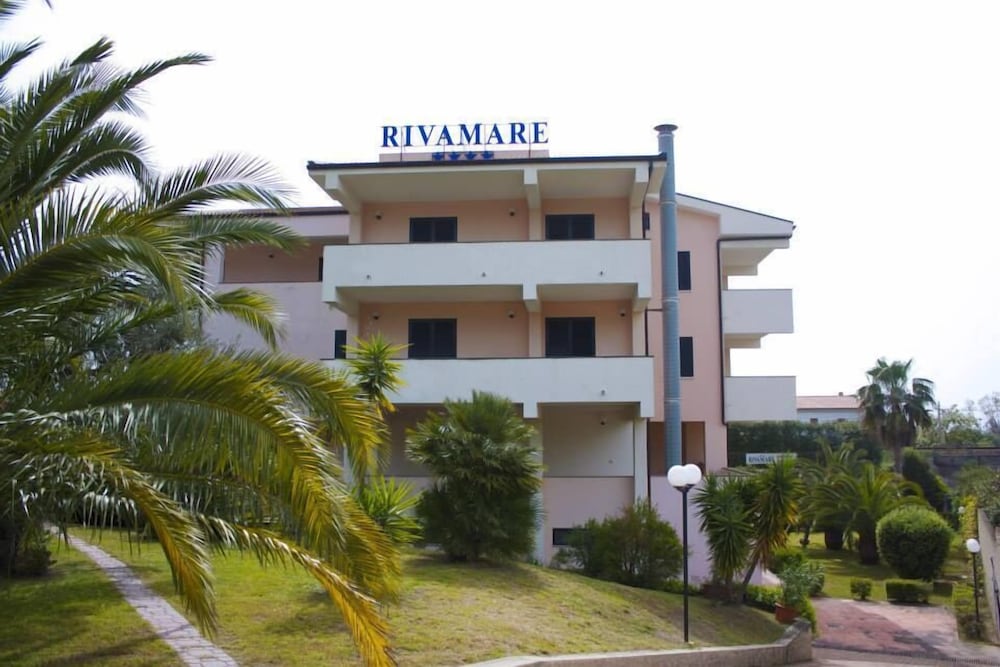 Hotel Residence Rivamare — 4-Star Luxury Hotel in Montauro, Italy