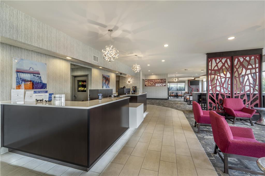 Best Western Plus Castlerock Inn & Suites — Bentonville — photo 3