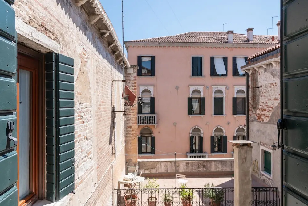 Casanova Deluxe Apartment — 4-Star Luxury Hotel in Venice, Italy