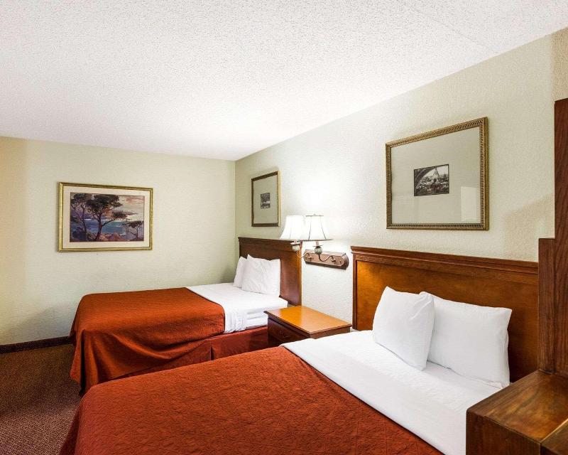 Rodeway Inn & Suites Fiesta Park - photo 22
