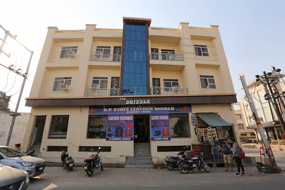Oyo 22661 The Drizzle - last minute hotel in Agra