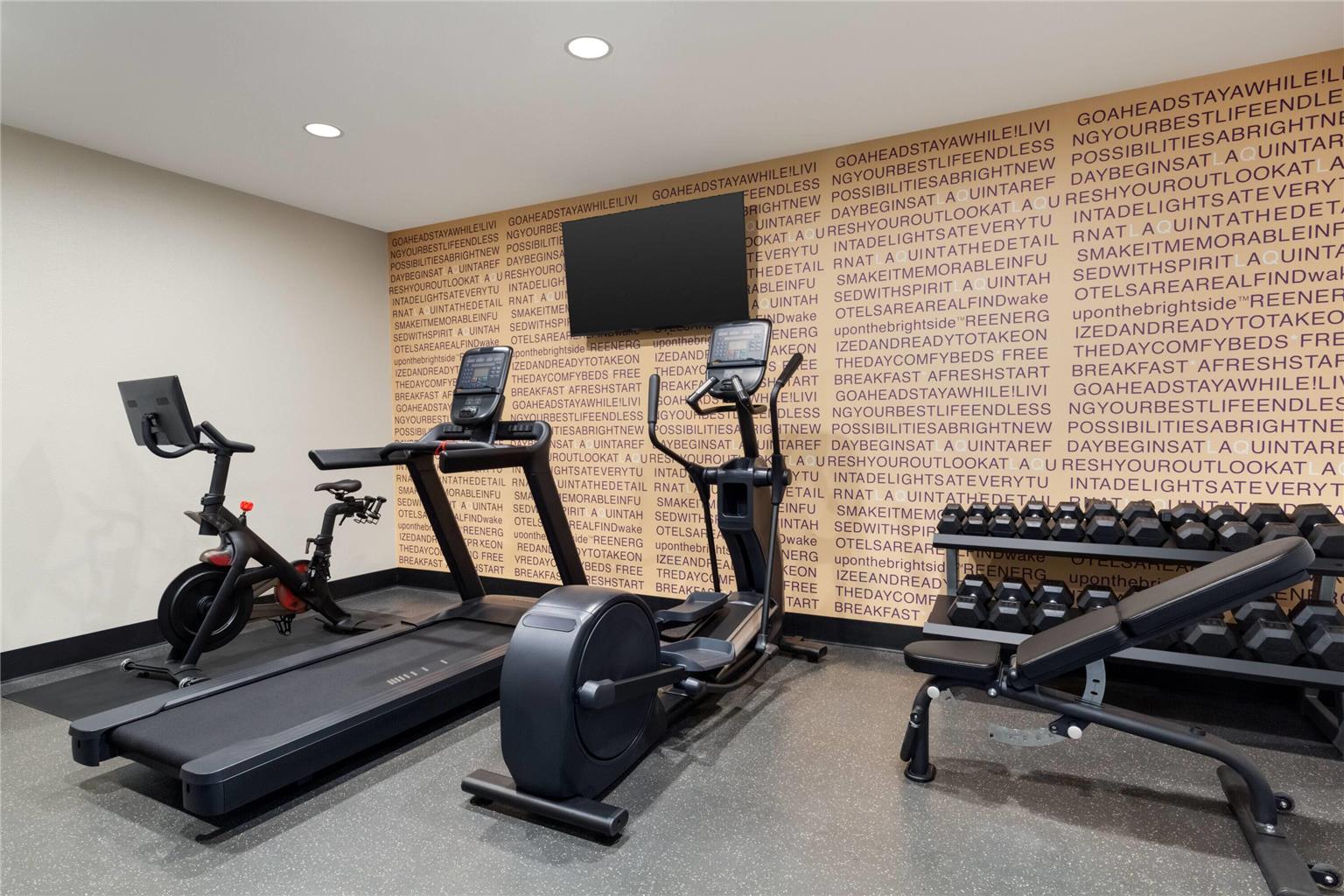 La Quinta Inn & Suites by Wyndham Fairbanks Airport - photo 6