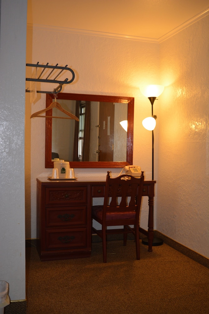 The Evergreen Inn Motel and RV Park - photo 9