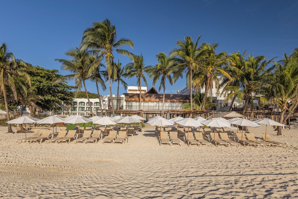 Areia Playa del Carmen Beach Front Hotel — 4-Star Luxury Hotel in Playa Del Carmen, Mexico