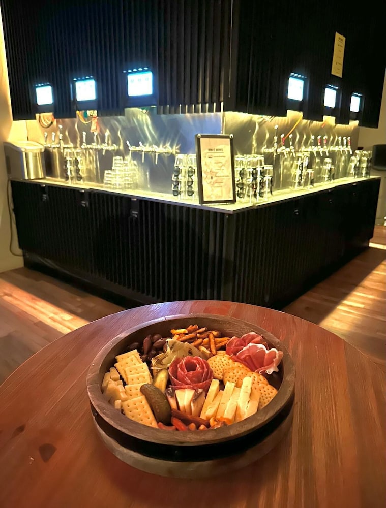 The Well Hotel & Taproom - photo 30