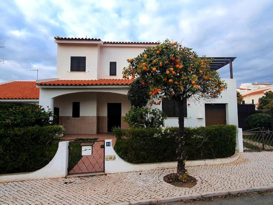 Lovely Beach House Moradia V4 Com Piscina — 4-Star Luxury Hotel in Altura, Portugal