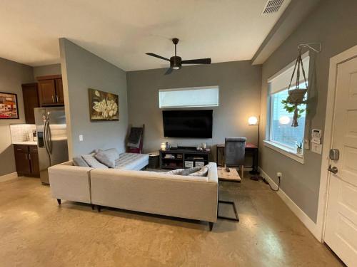 Modern Home In North central Austin - photo 11
