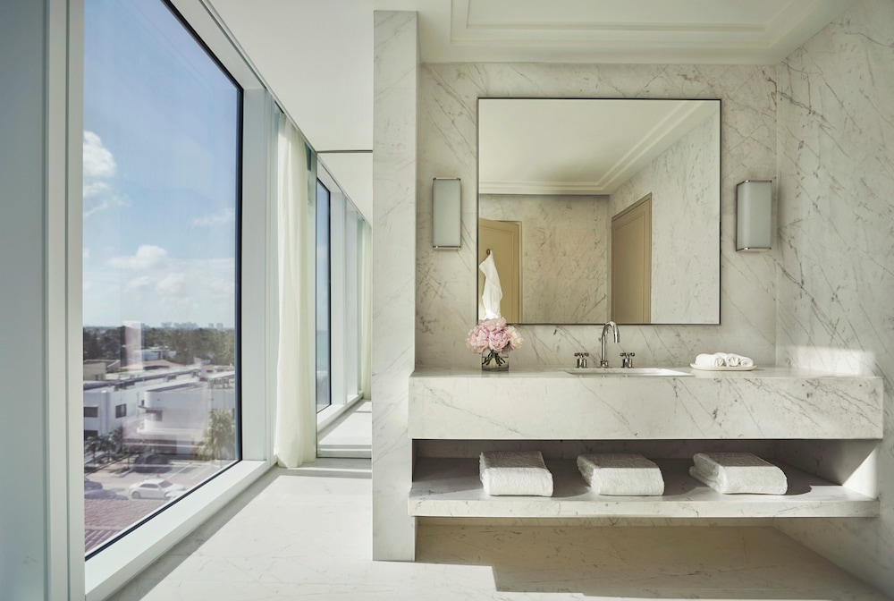 Four Seasons Hotel at The Surf Club - photo 54
