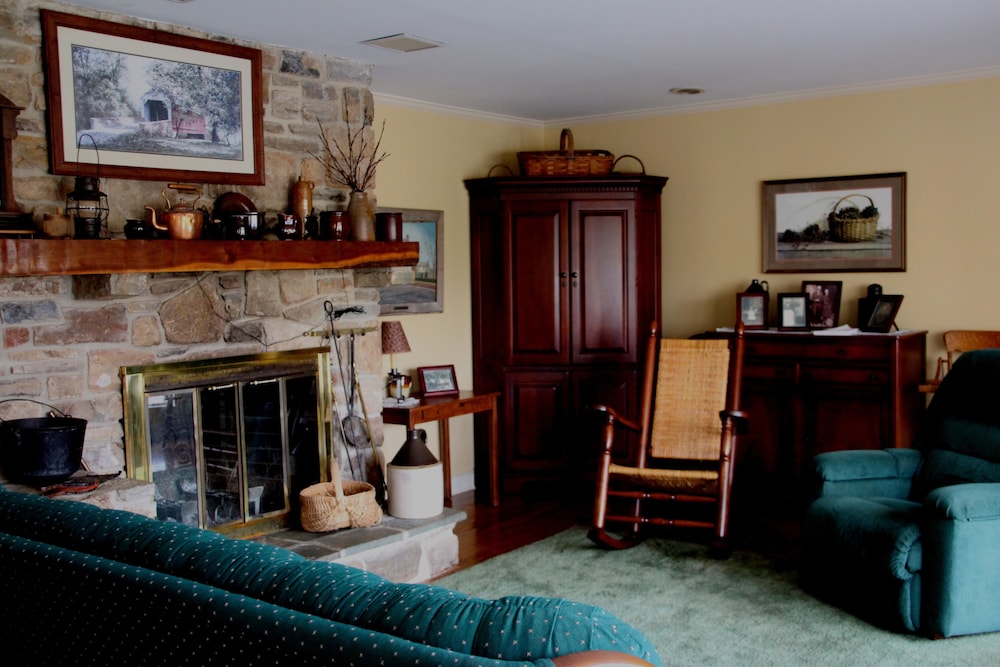 Hickory Bridge Farm Restaurant - photo 11