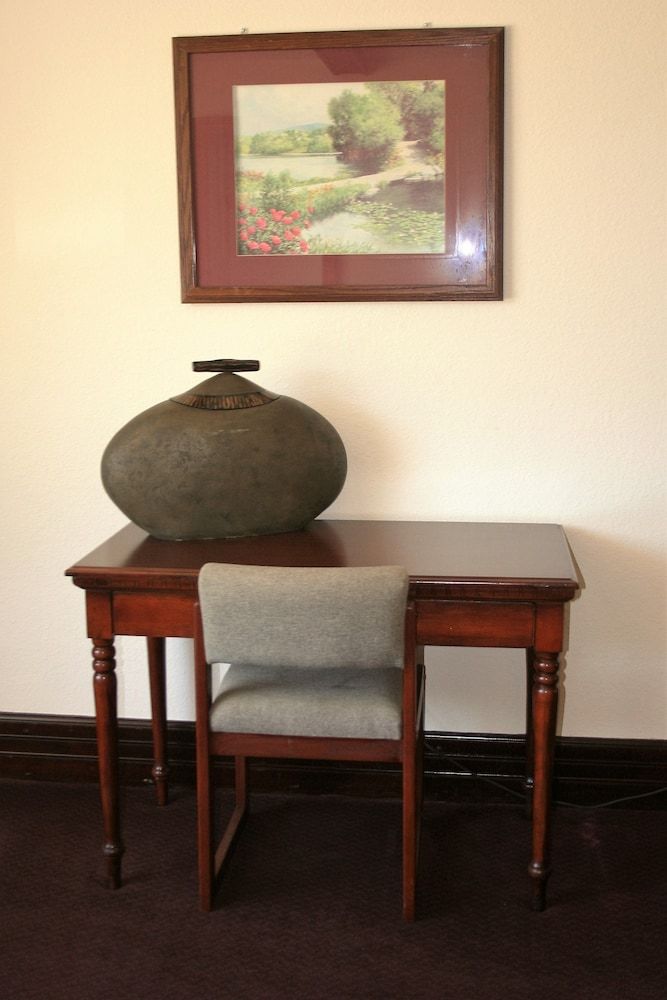 Statue Road Inn - photo 15