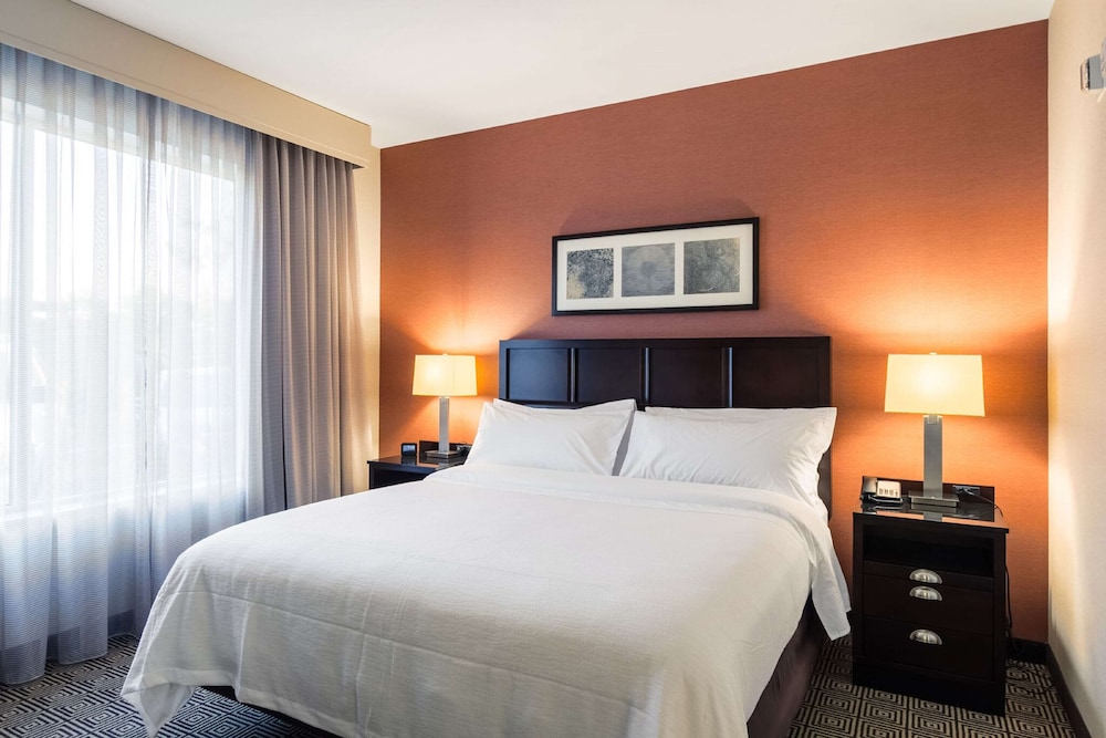 Embassy Suites Newark Airport - photo 13
