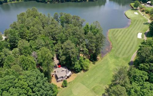 Villa on 9 Fireside Sips Golf Views Exclusive Extras in Big Canoe — 4-Star Luxury Hotel in Holcomb, United States