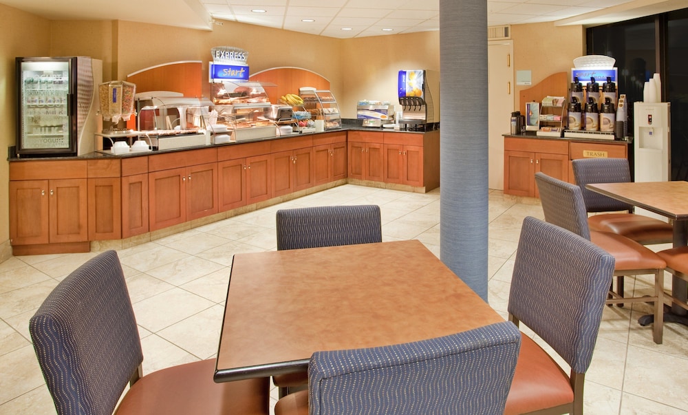 Holiday Inn Express Scottsdale North by IHG - photo 25