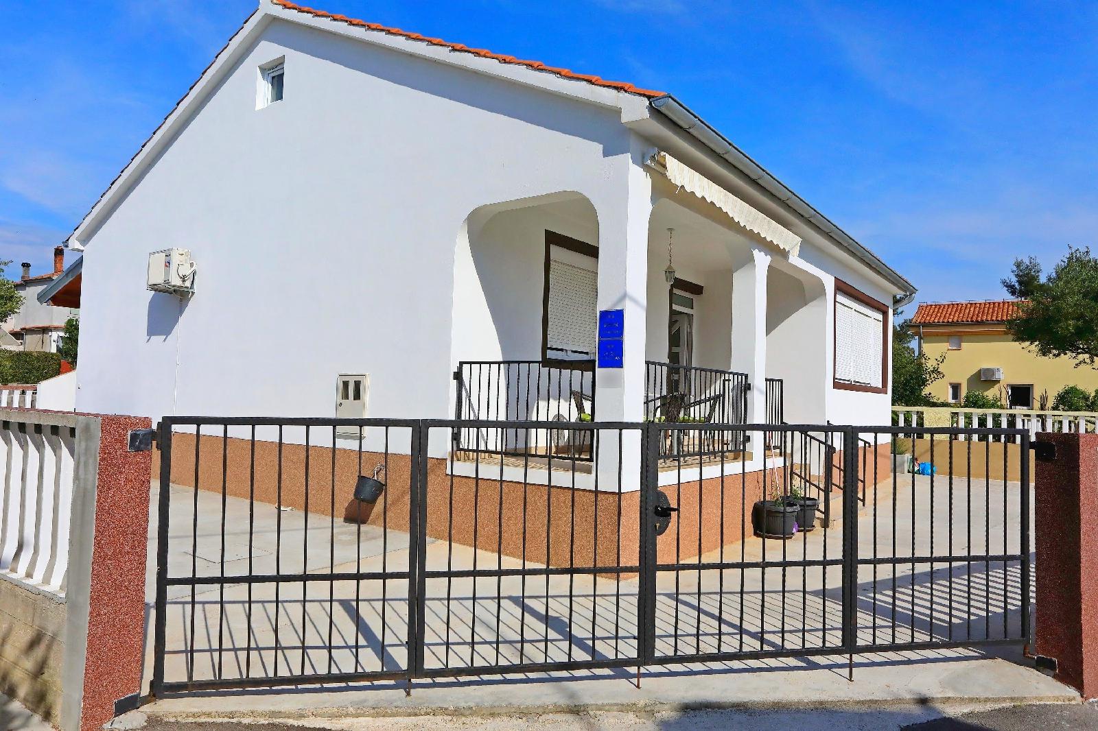 Apartment Ivana — 4-Star Luxury Hotel in Bibinje, Croatia