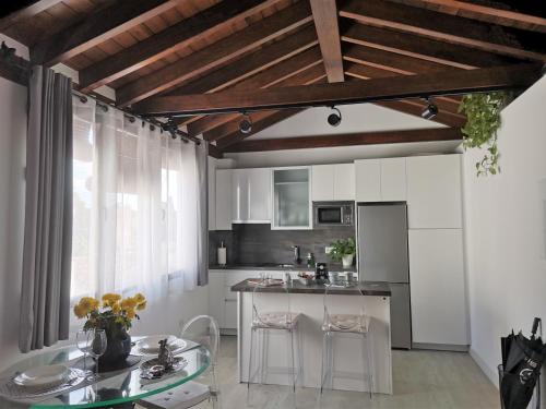 FG Albayzin apartamento deluxe con terraza vistas y parking gratis — 4-Star Luxury Hotel in Granada, Spain