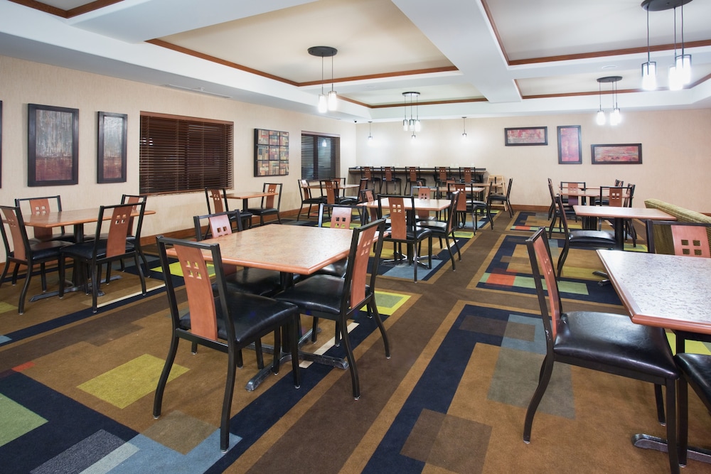 Holiday Inn Express & Suites Los Alamos Entrada Park by IHG - photo 39