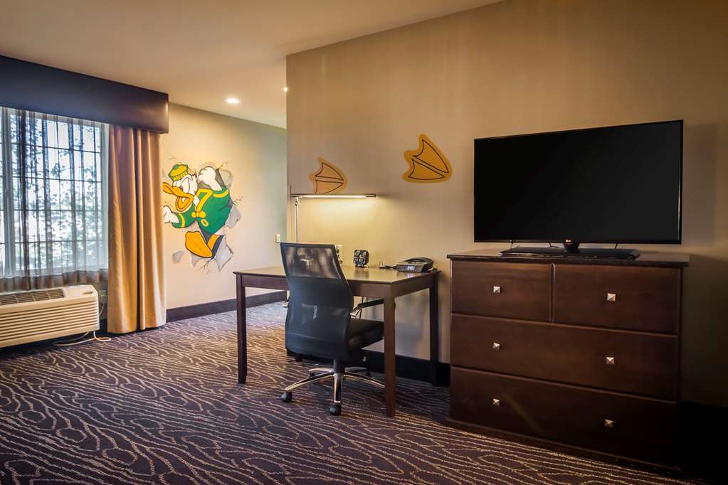 La Quinta Inn & Suites by Wyndham Eugene - photo 31