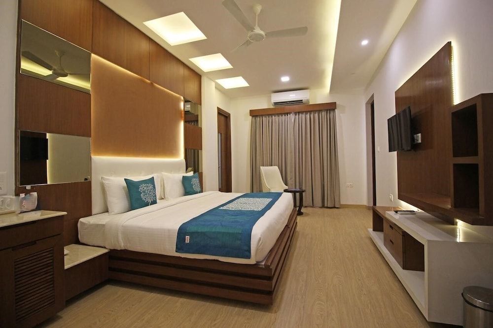 FabHotel HUDA City Centre
