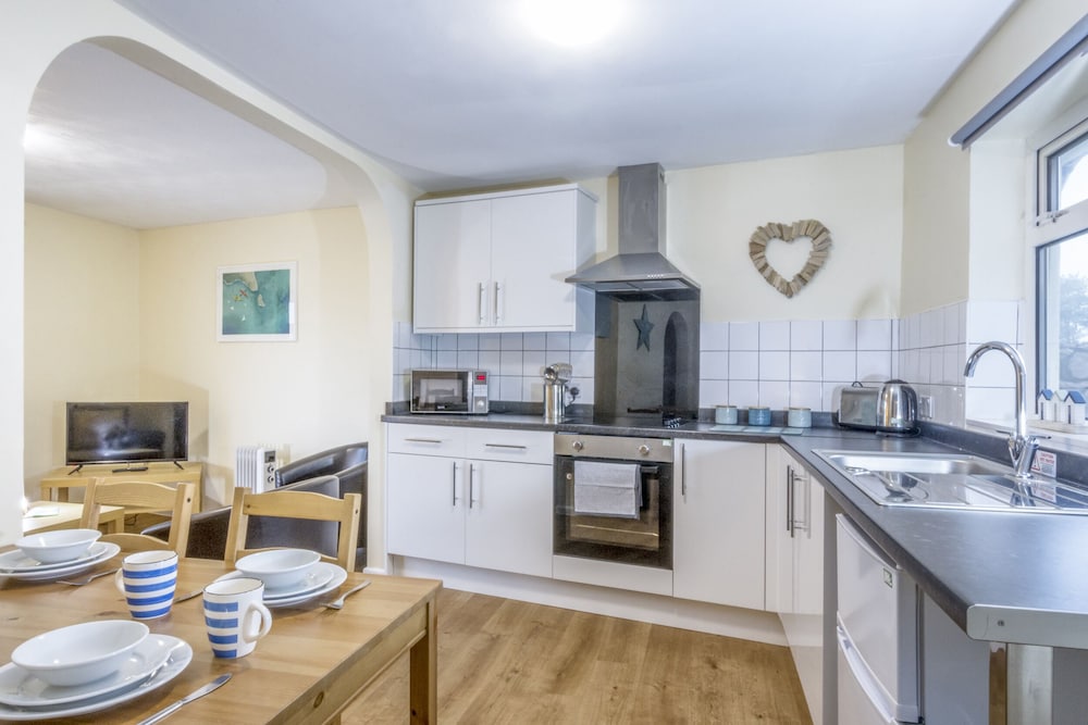 Chalet 32 at Landscove Holiday Park — 4-Star Luxury Hotel in Brixham, United Kingdom