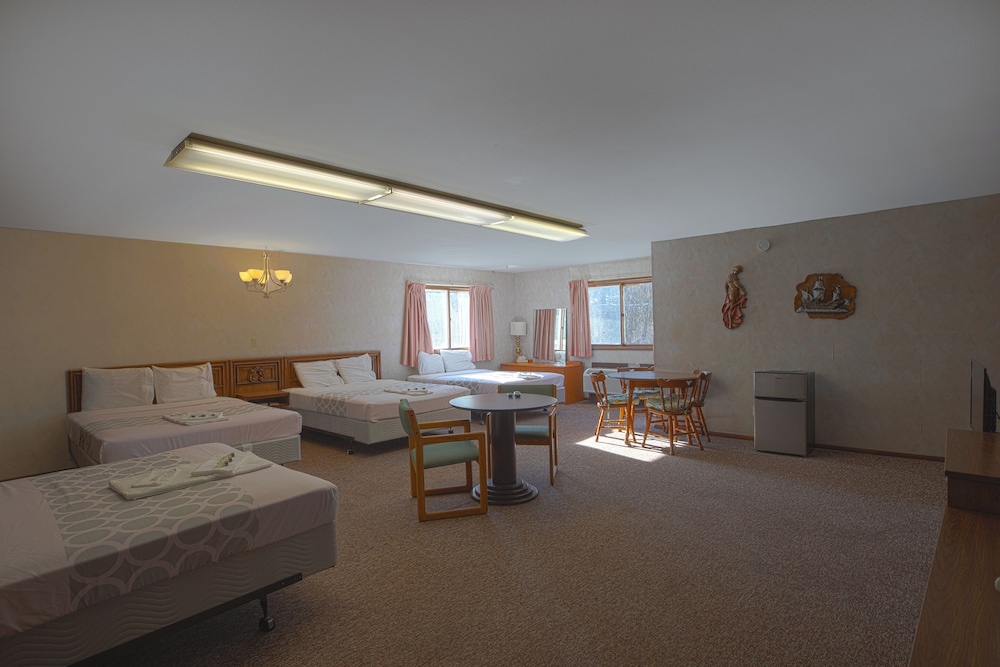 Love Hotels Tomahawk by OYO at Lake Mohawksin WI - photo 7