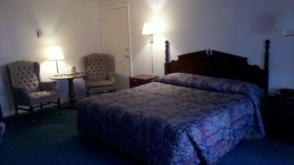 Swiss Chalet Inn - photo 7