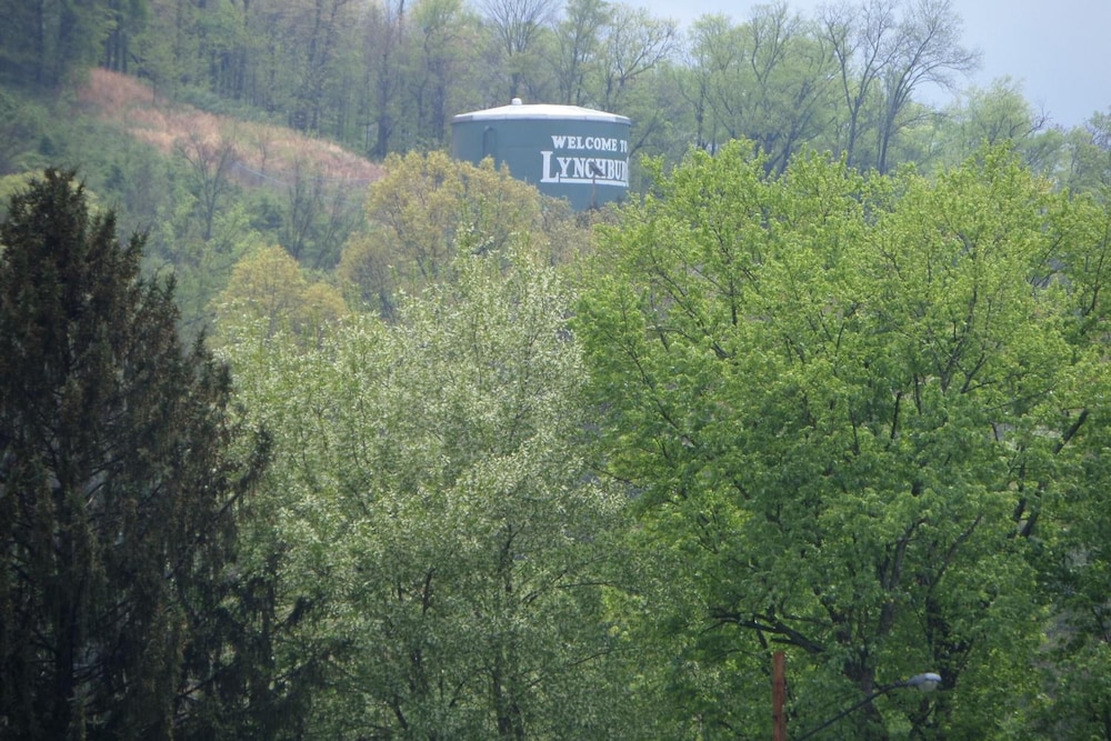 Lynchburg Country Inn - photo 32