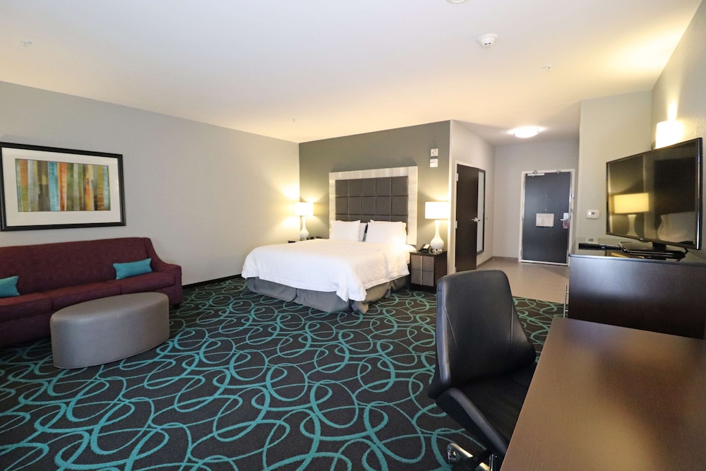 Hampton Inn Kearney - photo 13