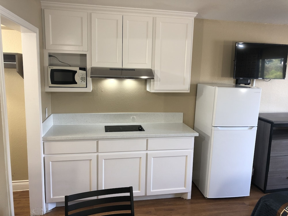 Luxury Inn & Suites - photo 13
