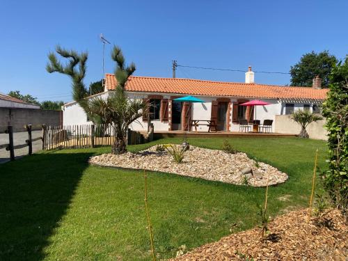 Deux Charmantes Maisons Proche de L'ocean. - last minute hotel in Unknown City