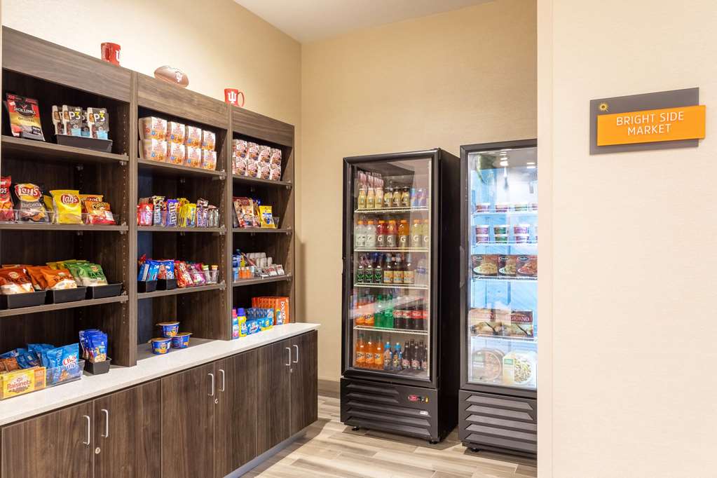 La Quinta Inn & Suites by Wyndham Bloomington - photo 35