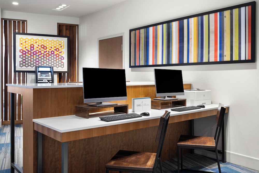 Holiday Inn Express & Suites Madison West Middleton - photo 45