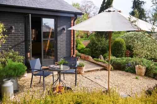 The Tiny House — 4-Star Luxury Hotel in Salisbury, United Kingdom