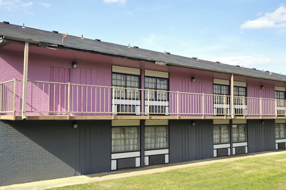 River Valley Inn & Suites - photo 14